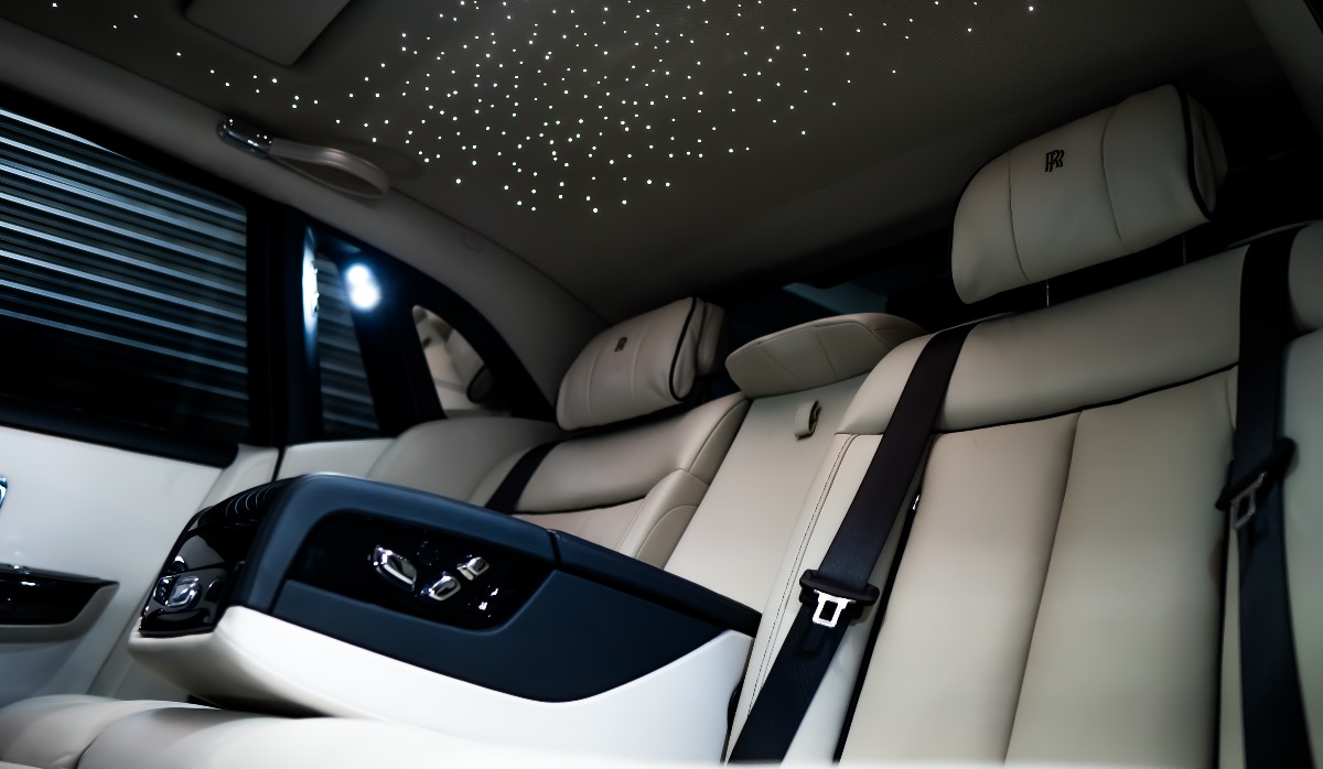 2020 Rolls-Royce Phantom Image 8